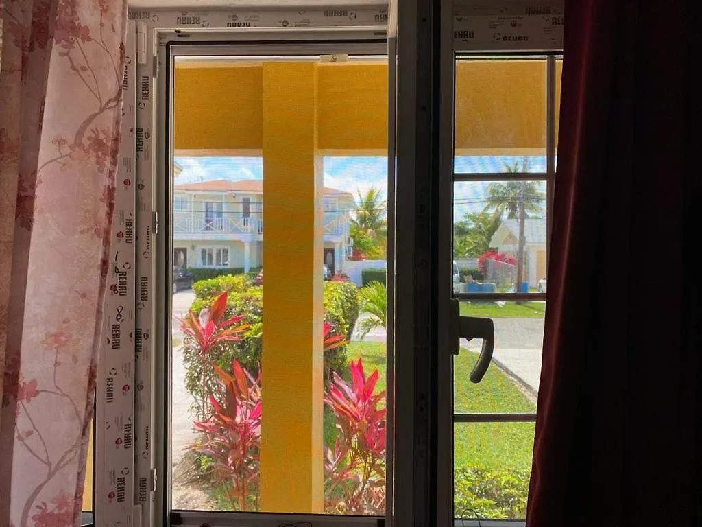 Personal Touch 1 Daire Nassau